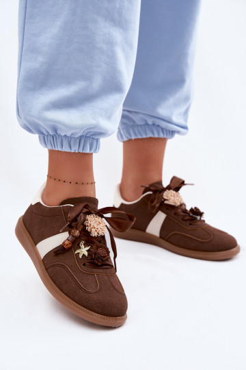 Lelora schokoladenfarbene Sneakers für Damen mit schönen Details 2
