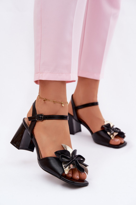 Damen-Sandalen mit hohen Absätzen Mit Dekorationen Eine Blume Vinceza 20283 schZuarze Farbe