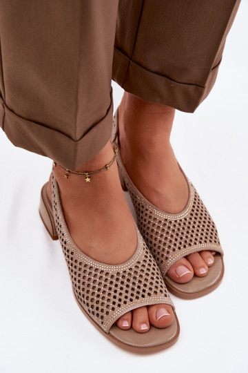 Dekorierte, durchbrochene Damen Sandalen aus Wildleder Klocke D&A CR61-3131 sandfarben