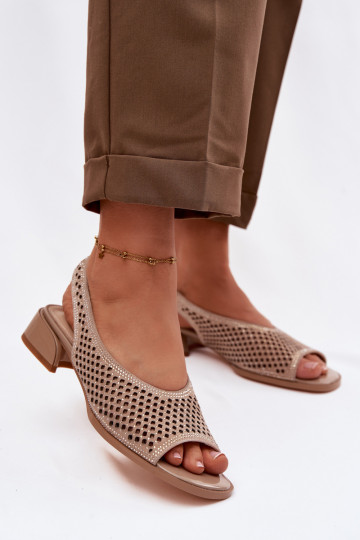 Dekorierte, durchbrochene Damen Sandalen aus Wildleder Klocke D&A CR61-3131 sandfarben 2