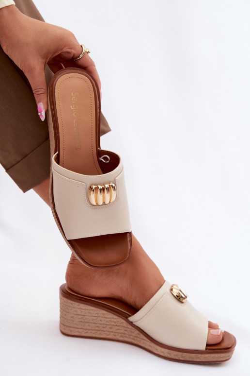 Damenhausschuhe mit einer PlattformImitacją Plecionki Sergio Leone KL325 Beige