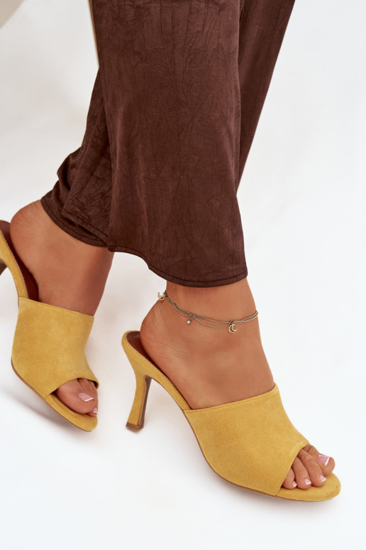 Damenhausschuhe mit dünnen Absätzenaus Öko-INildlederu gelbe Farbe Isolia