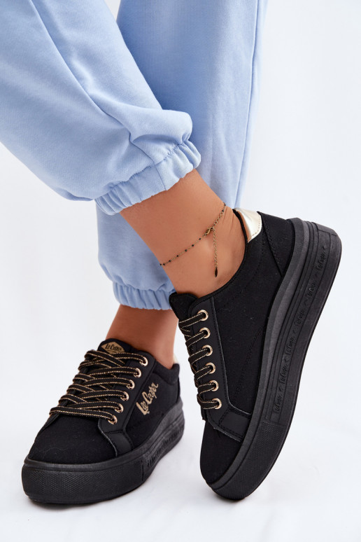 Freizeitschuhe mit einer Plattform Lee Cooper LCIN-26-44-4476 schZuarze Farbe