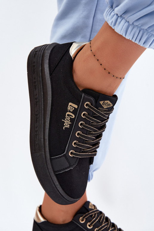 Freizeitschuhe mit einer Plattform Lee Cooper LCIN-26-44-4476 schZuarze Farbe