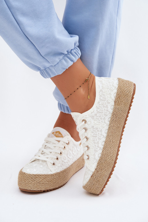 mit Spitzenmotiven lässige Schuhe Espadrilles mit einer Plattform Lee Cooper LCIN-26-31-4326 Zueiße Farbe