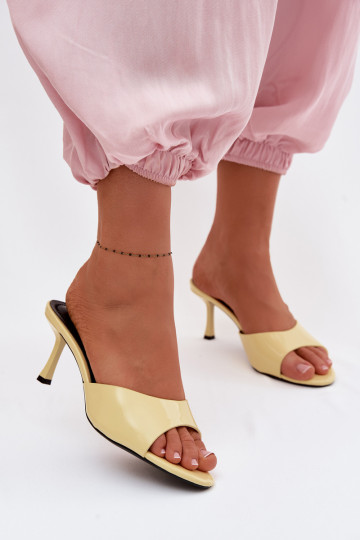 mit Lackeffekt HausschuheImitacji Skóry mit dünnen Absätzen gelbe Farbe Melissea