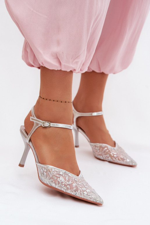 Netz Damensandalen mit dünnen Absätzenmit Glanzującym Zdobieniem Silberfarbe Laria