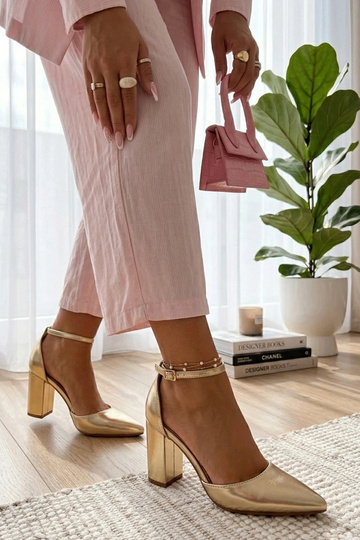 Goldene Blockabsatzschuhe... 2