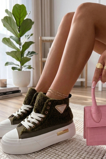 Grüne kuschelige Sneakers mit Zirkonsteinen über dem Knöchel Lucia