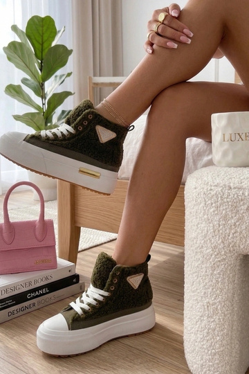 Grüne kuschelige Sneakers mit Zirkonsteinen über dem Knöchel Lucia 2