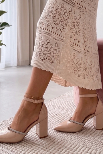 Sandfarbene lackierte... 2