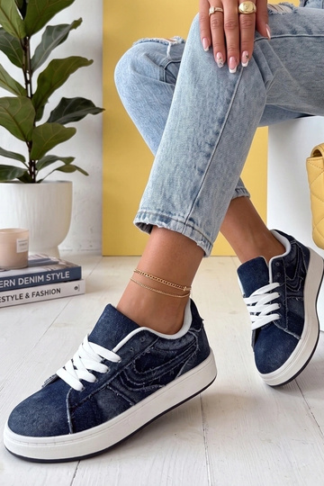 Dunkelblaue Sportschuhe mit... 2