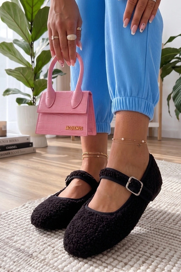 Schwarze gefütterte Ballerinas mit Riemen Chantalek