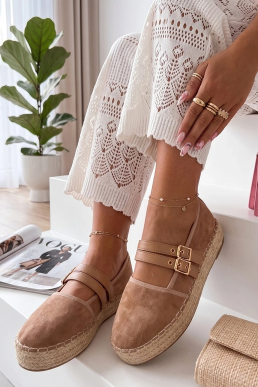 Sandfarbene Espadrilles auf Plattform...