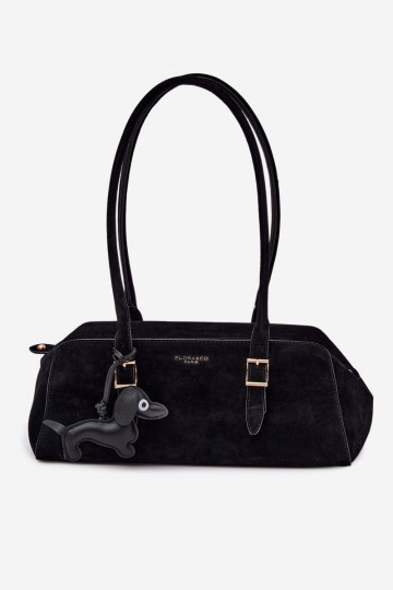 Handtasche aus Kunstvelours mit Anhänger in schwarz Noely