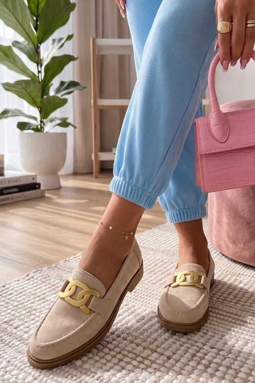 Sandfarbene Mokassins mit dekorativer...