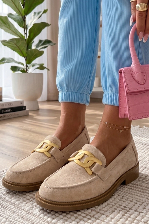 Sandfarbene Mokassins mit dekorativer...