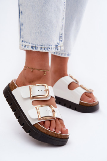 mit Lackeffekt Damenhausschuhe mit einer Plattform Ze goldene Farbemi mit Schnallenmi Lee Cooper LCIN-26-35-4460L Zueiße Farbe