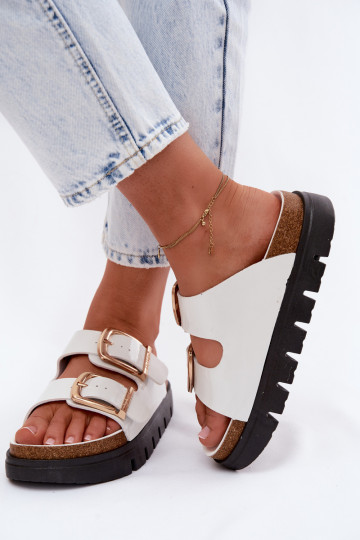 mit Lackeffekt Damenhausschuhe mit einer Plattform Ze goldene Farbemi mit Schnallenmi Lee Cooper LCIN-26-35-4460L Zueiße Farbe 2