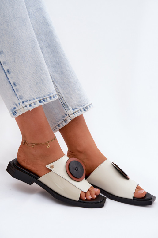 Lederhausschuhe Feminin geometrisches Design Es mussciejka K7479-01 Beige-schZuarze Farbe