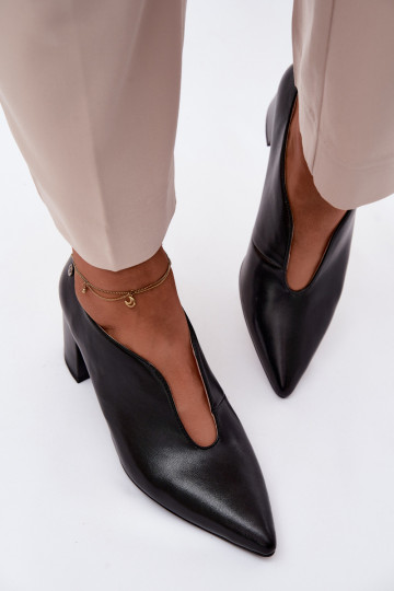 Schwarze Leder-Damenschuhe mit Absatz Tai turiciejka K7469-01