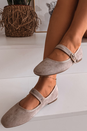 Ballerinas mit Riemchen und goldenen Accessoires mit Schnallen in Sandfarbe Kelisa