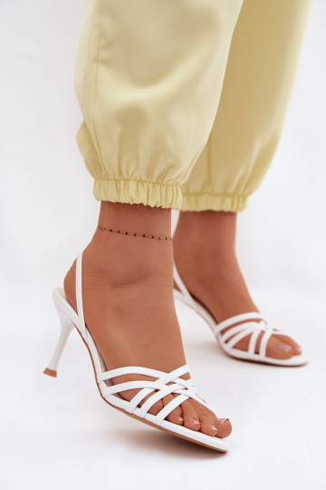 Weiße Sandalen mit dünnem Absatz und Riemen Velivelle 2