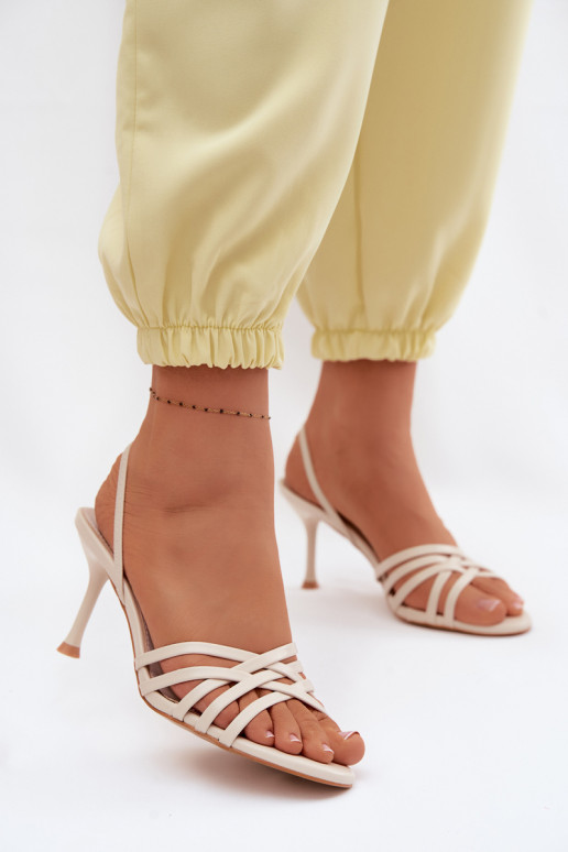 Beige Sandalen mit dünnem Absatz und Riemen Velivelle
