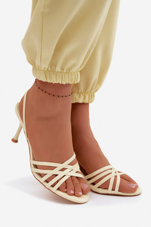 Damensandalen mit dünnen Absätzen mit Streifen gelbe Farbe Velivelle