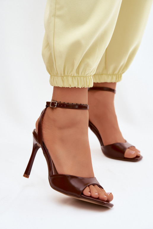 Damensandalen mit dünnen AbsätzenImitacji Skóry braune Farbe Olissey