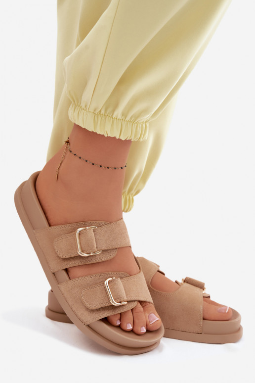 Beige Slipper mit goldenen Schnallen Pelorin