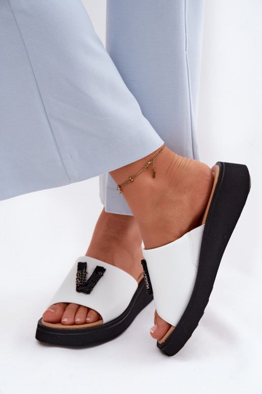 Leder-Damenschuhe mit V-förmigem Obermaterial auf Plattform Vinceza 66950, weiße Farbe