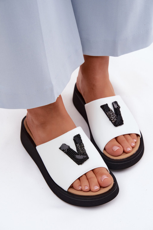 Leder-Damenschuhe mit V-förmigem Obermaterial auf Plattform Vinceza 66950, weiße Farbe