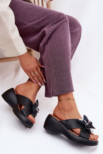 Lederhausschuhe mit einer Plattform Mit Dekorationen Eine Blume Vinceza 41511 schZuarze Farbe