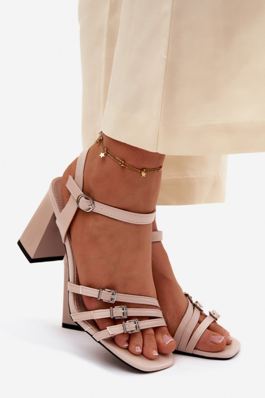 Beige Damen-Sandalen mit kleinen Absätzen und Riemen Vinceza 62310
