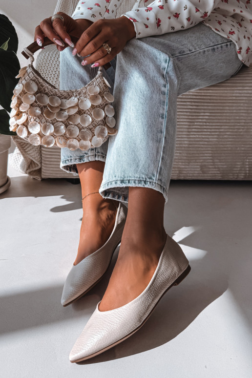 Ballerinas aus Kunstleder in Sandfarbe Nelisa