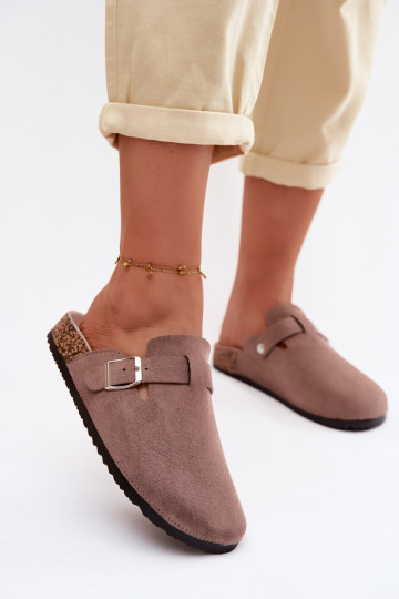 Sandfarbene Slipper mit Schnallen Lacey 2