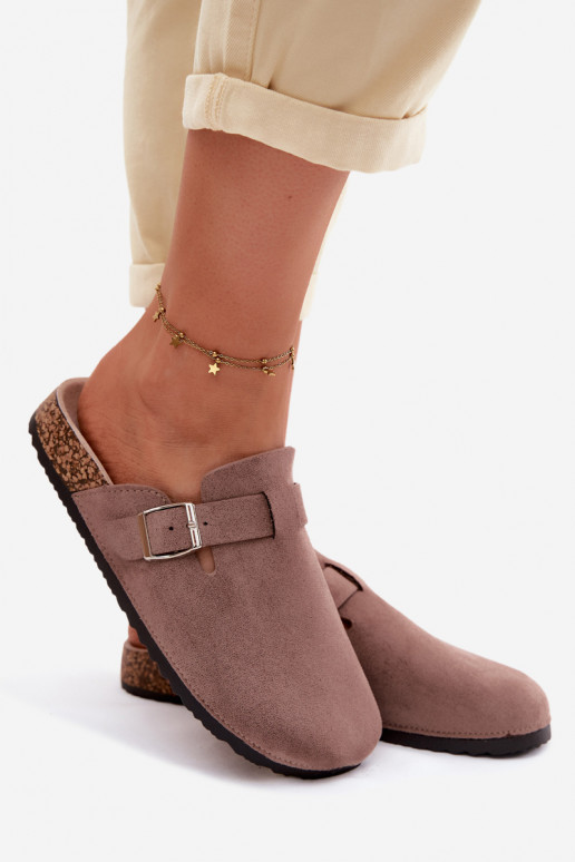 Sandfarbene Slipper mit Schnallen Lacey
