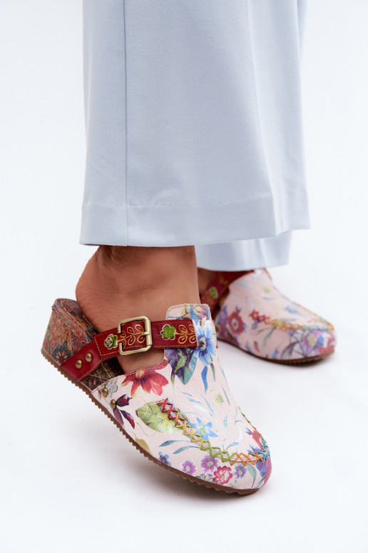 Lederne Damen-Slipper mit Plattform und Blumen in verschiedenen Farben