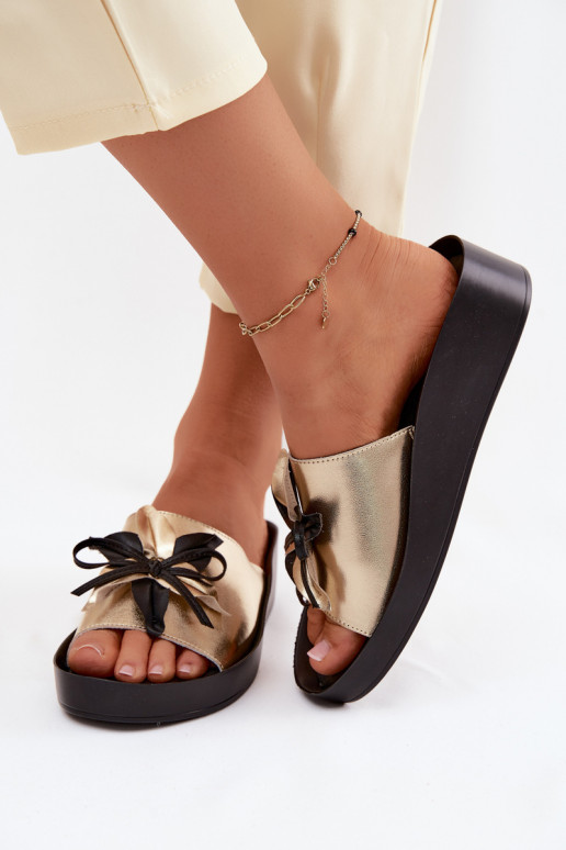 Lederhausschuhe Feminin mit Ornamenten S.Barski KV61-6044 goldene Farbe