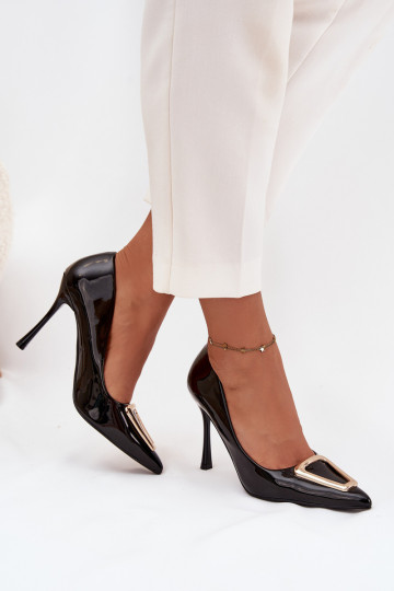 Schwarze High Heels mit Lackeffekt und goldenen Details Paivelle