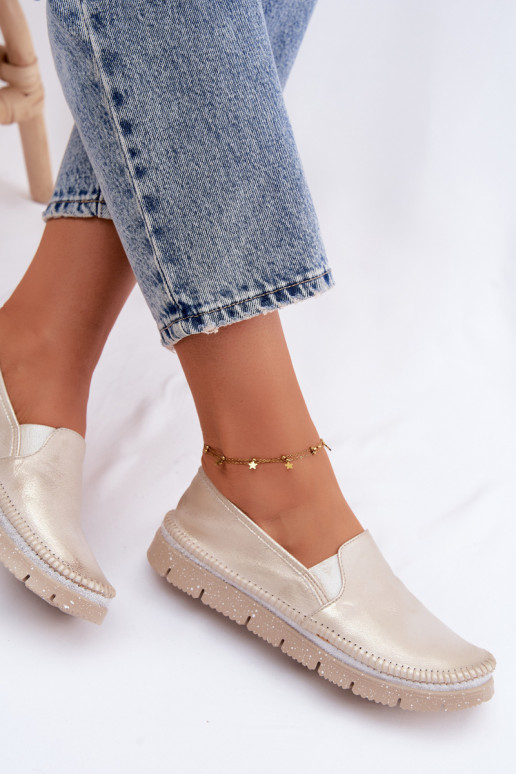Goldene Slipper für Damen aus Leder Przecierany