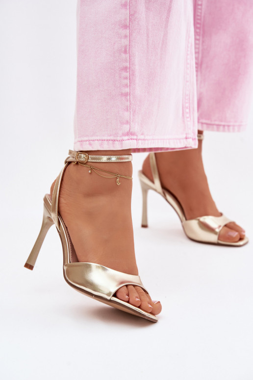 Damensandalen mit dünnen AbsätzenImitacji Skóry goldene Farbe Olissey