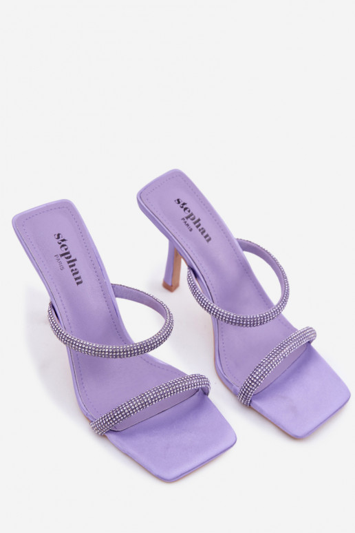 Violette Hausschuhe mit dünnen Absätzen, verziert mit Strass Vittoria