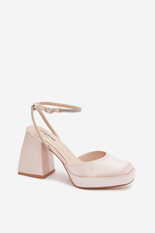 Goldene Sandalen auf klobigen Absätzen mit funkelnden Nieten Seraphina