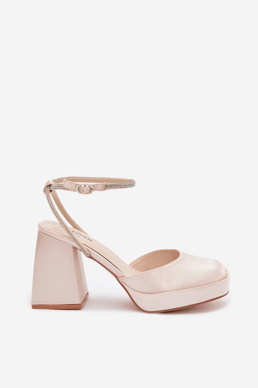 Goldene Sandalen auf klobigen Absätzen mit funkelnden Nieten Seraphina