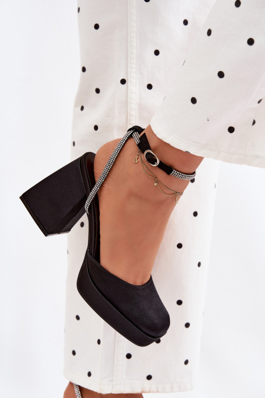 Damensandalen Auf massiven Absätzen Typu Słupek Pasek mit blitzenden Augen schZuarze Farbe Seraphina