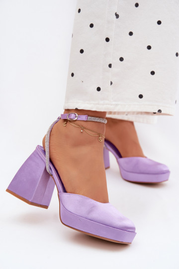 Violette Sandalen auf klobigen Absätzen mit funkelnden Nieten Seraphina 2