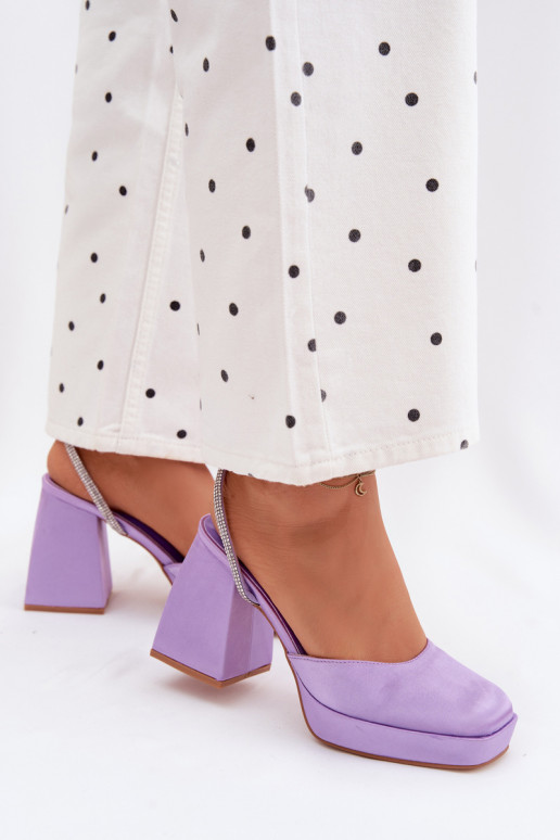 Damensandalen Auf massiven Absätzen Typu Słupek Pasek mit blitzenden Augen Violette Farbe Seraphina
