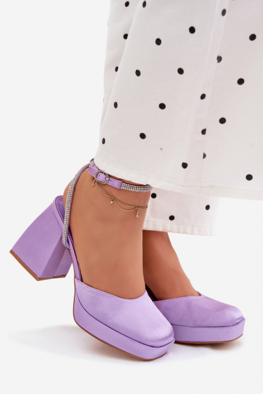 Violette Sandalen auf klobigen Absätzen mit funkelnden Nieten Seraphina